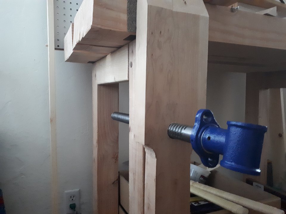 Leg vise